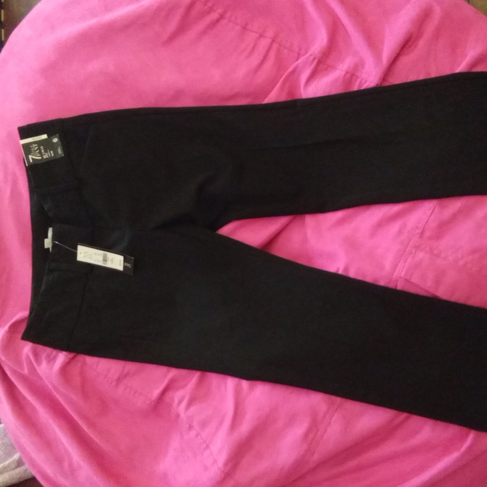 New York & Company.  Black dress pants Slim fit/Super Stretch. Size 6 PETITE